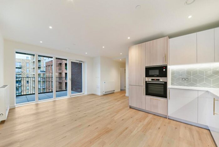 2 Bedroom Apartment To Rent In Blenheim Mansions, Clarendon, London, N8