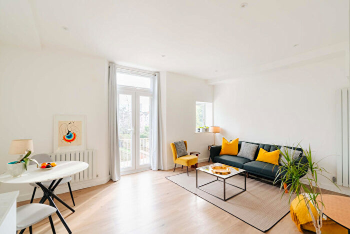 1 Bedroom Flat For Sale In City Road, St. Pauls, Bristol, BS2