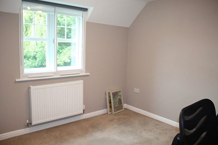 2 Bedroom Flat To Rent In Chancel Court, Solihull, West Midlands, B91
