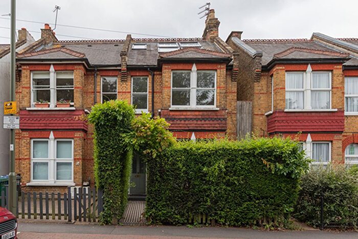 6 Bedroom Semi-Detached House To Rent In Nether Street, London, N12