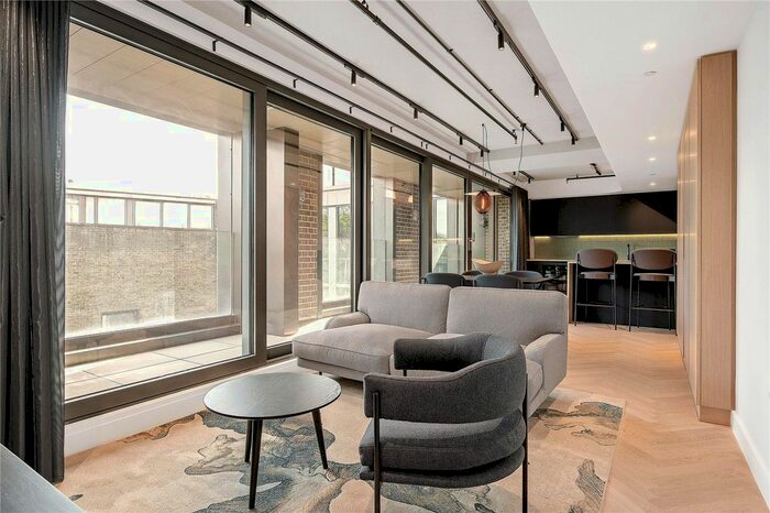 3 Bedroom Flat To Rent In St John's Square, London, EC1V