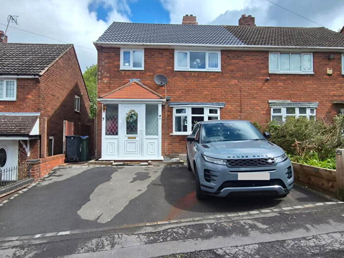 3 Bedroom Semi-Detached House For Sale In Quarry Rise, Tividale, Oldbury, B69