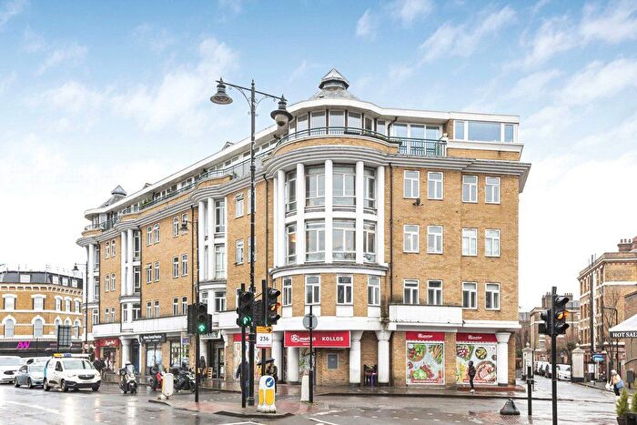 2 Bedroom Flat For Sale In Stoke Newington High Street, London, N16