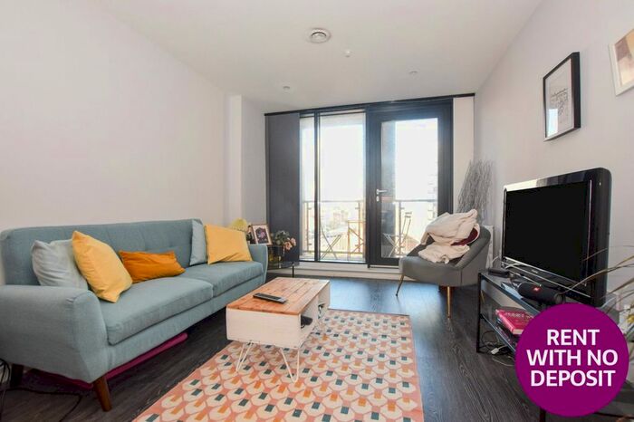 2 Bedroom Flat To Rent In Hallmark Tower, Cheetham Hill Road, Green Quarter, Manchester, M4