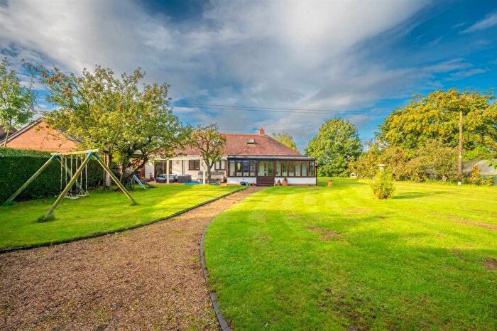 5 Bedroom Detached Bungalow For Sale In Georges Elm Lane, Bidford-On-Avon, Alcester, B50