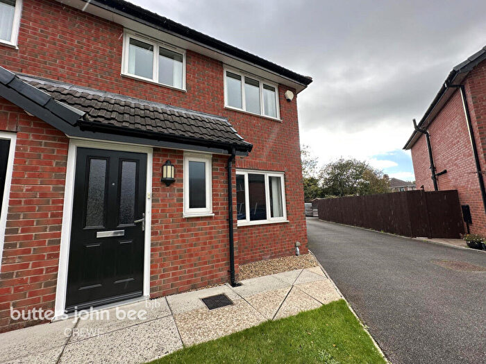3 Bedroom Semi Detached House To Rent In Russet Close, Crewe, CW1
