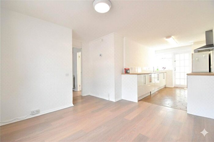 3 Bedroom End Of Terrace House To Rent In Trenchard Road, Holyport, Maidenhead, SL6