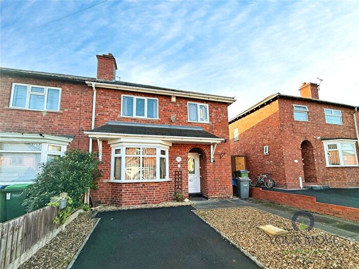 3 Bedroom Semi-detached House To Rent In Kings Avenue, Tividale, Oldbury, West Midlands, B69