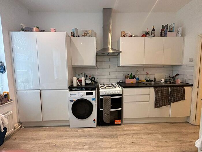 Studio To Rent In High Road, London, N22