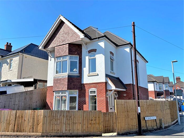 5 Bedroom Detached House For Sale In Fernside Road, Poole, BH15