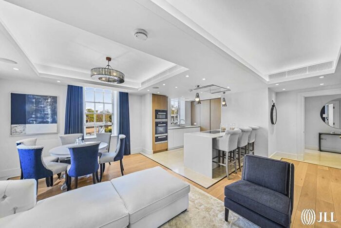 3 Bedroom Flat For Sale In Richmond Hill, Richmond, TW10