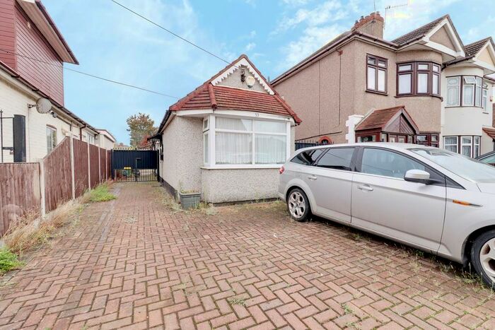 1 Bedroom Detached Bungalow For Sale In Spencer Road, Rainham, RM13