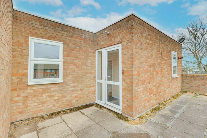 3 Bedroom Flat To Rent In The Renown, Southend-on-sea, SS3