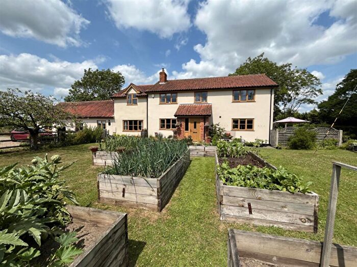 5 Bedroom Detached House For Sale In Long Row, Tibenham, NR16