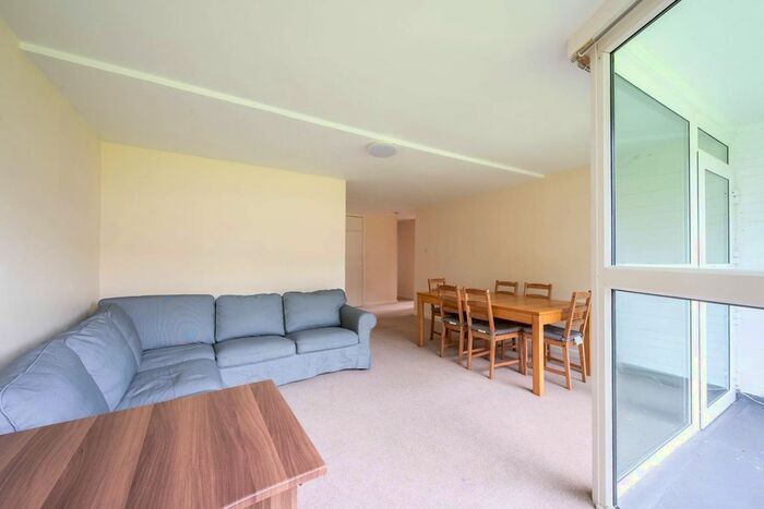 3 Bedroom Flat To Rent In Whitlock Drive, Southfields, London, SW19