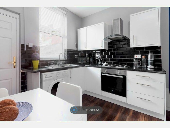 2 Bedroom Terraced House To Rent In Thornfield Street, Salford, M5