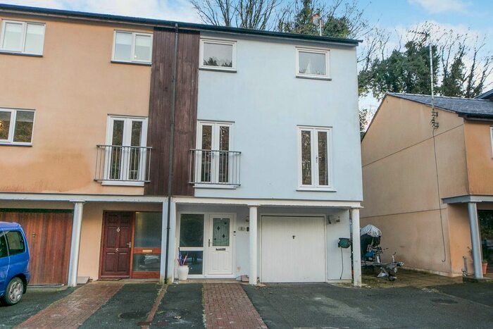 4 Bedroom Semi-Detached House For Sale In Porth Y Llechen, Y Felinheli, Gwynedd, LL56