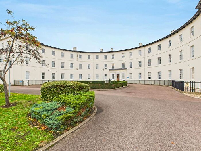 1 Bedroom Flat For Sale In The Crescent, Gloucester, GL1