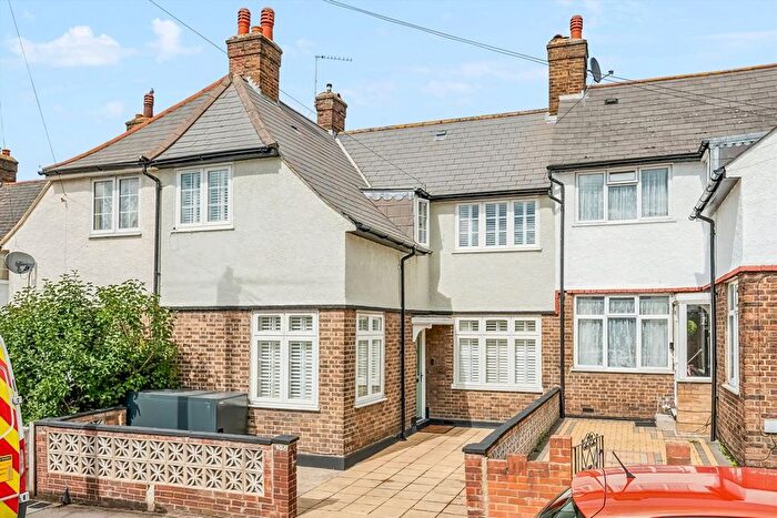 3 Bedroom Semi-detached House For Sale In Topsham Road, Tooting, SW17