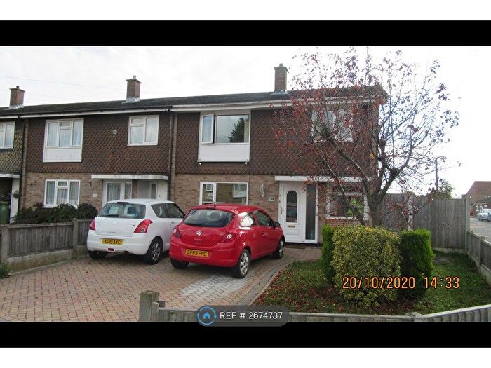 3 Bedroom Semi Detached House To Rent In Bourne Avenue, Basildon, SS15