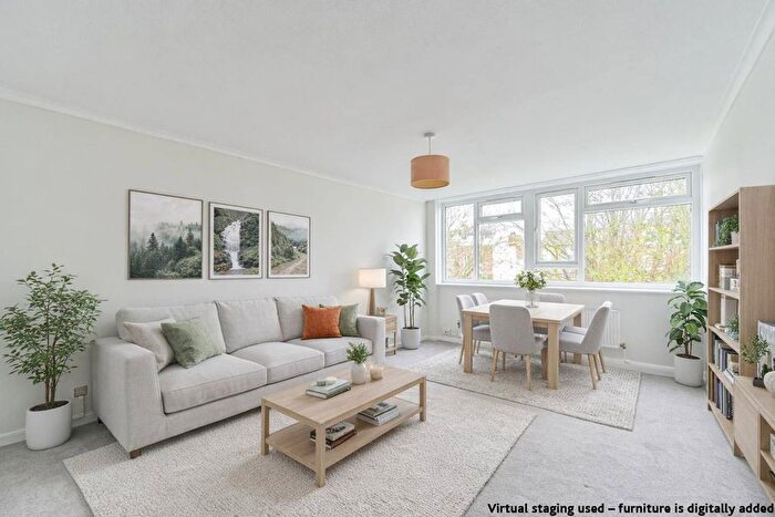 1 Bedroom Flat For Sale In Chatham Road, Between The Commons, London, SW11