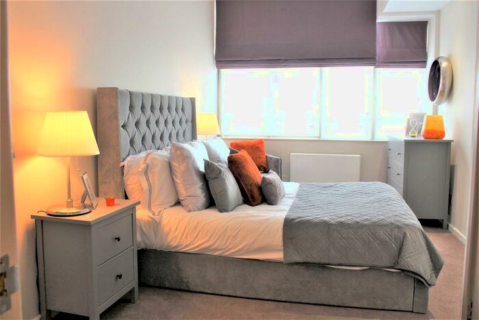 2 Bedroom Apartment To Rent In Lawrence House, City Road, Clerkenwell, London, EC1V