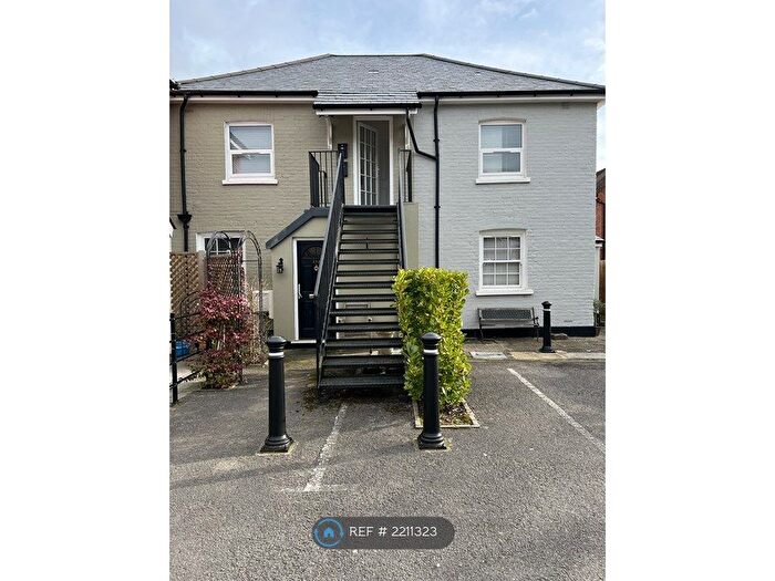 Studio To Rent In Fleet Road, Fleet, GU51