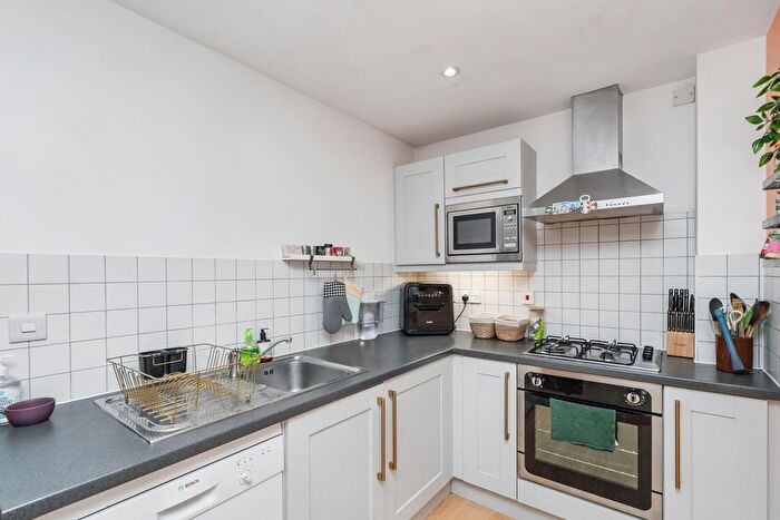 3 Bedroom Flat For Sale In St. Francis Close, Crowthorne, RG45