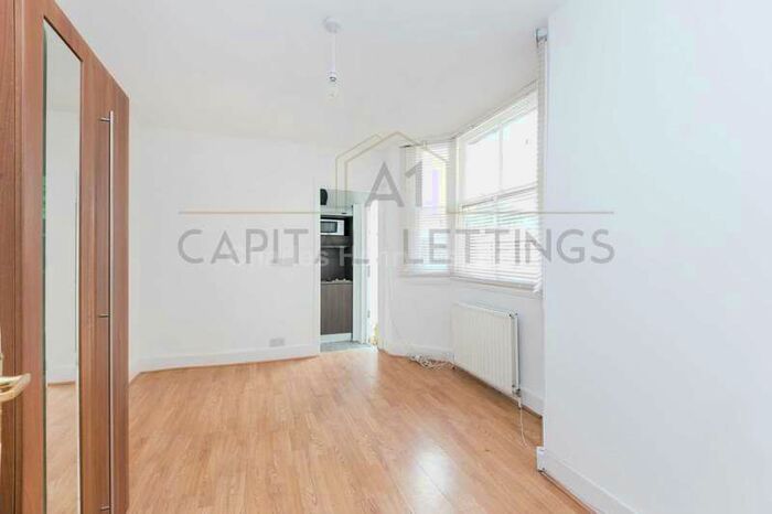 Flat To Rent In Cranbrook Park, Wood Green, N22