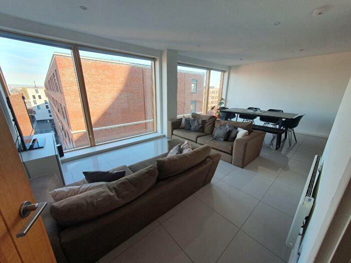 2 Bedroom Apartment To Rent In Apt . :: Ice Plant, M4