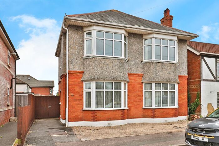 3 Bedroom Detached House For Sale In Cranmer Road, Bournemouth, BH9