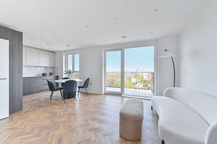 2 Bedroom Flat For Sale In Clapham Park, Clapham, London, SW4