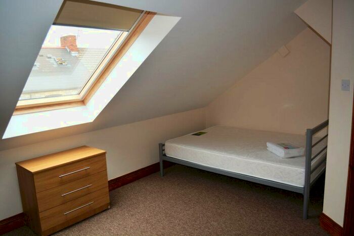 8 Bedroom Terraced House To Rent In Flora Street, Cathays, CF24