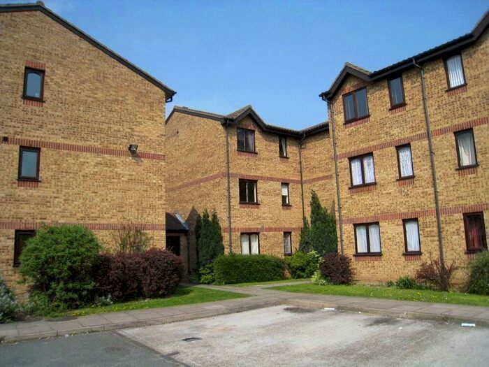 1 Bedroom Apartment To Rent In Overton Drive, Romford, RM6