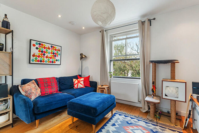 2 Bedroom Flat To Rent In Hanley Road, N4