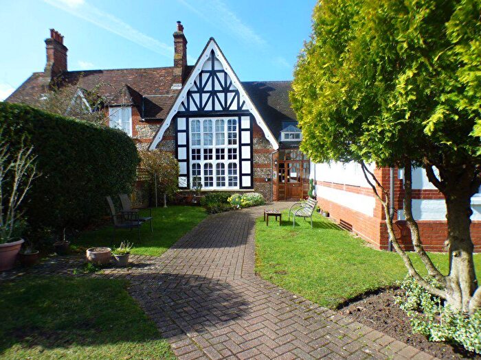 2 Bedroom Flat To Rent In Townshott Close Bookham, KT23