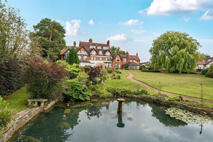 2 Bedroom Flat For Sale In Riverside House, Burcot, OX14