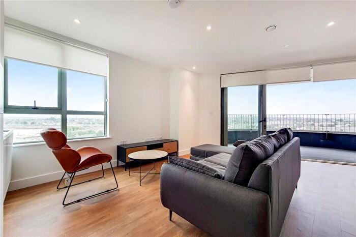 2 Bedroom Apartment To Rent In Green Street, London, NW10