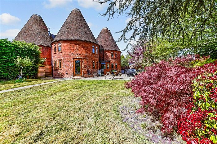 5 Bedroom Property For Sale In Mill Lane, Yalding, Maidstone, Kent, ME18