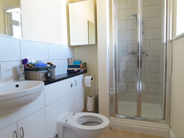2 Bedroom Flat To Rent In Curzon Road, Waterlooville, PO7