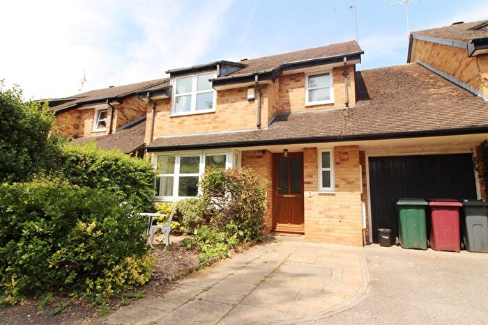 4 Bedroom Link Detached House To Rent In Marlborough Court, Coley Avenue, Reading, RG1