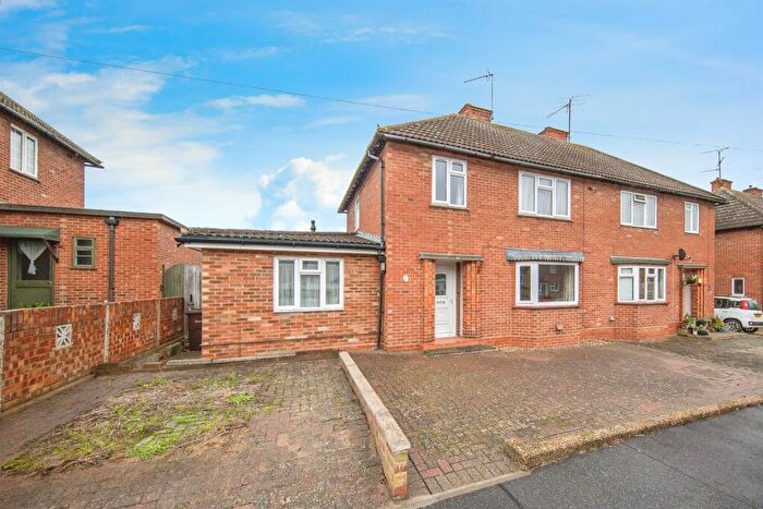3 Bedroom Semi Detached House For Sale In King George Road, Colchester, CO2