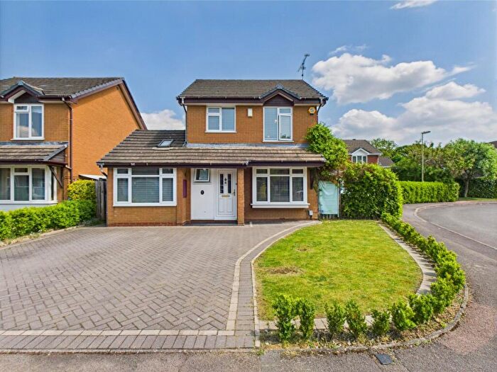 3 Bedroom Detached House For Sale In Griffon Close, Farnborough, GU14
