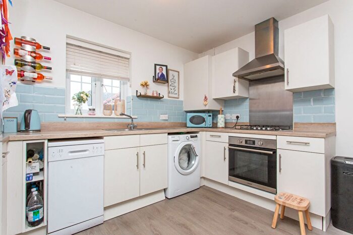 2 Bedroom Flat For Sale In Dorman Avenue North, Aylesham, CT3