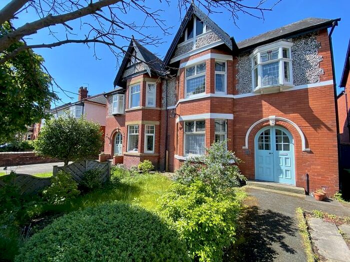2 Bedroom Ground Flat To Rent In Melling Road, Southport, Merseyside., PR9