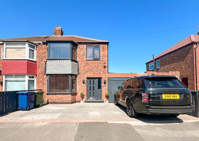 3 Bedroom Semi-Detached House For Sale In Huntcliffe Avenue, Redcar, TS10