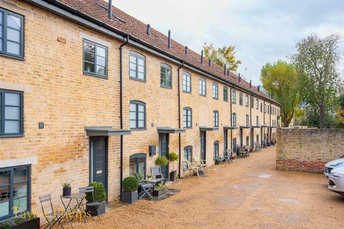 3 Bedroom Property To Rent In Malthouse Mews, Ware, SG12