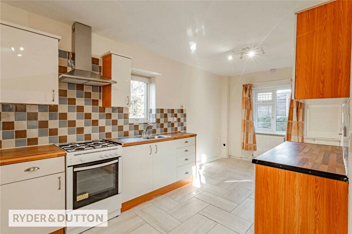 3 Bedroom Semi-Detached House For Sale In Winterford Road, Mossley, OL5