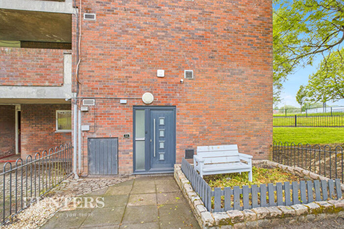 2 Bedroom Flat For Sale In Eldon Street Estate, Oldham, OL8