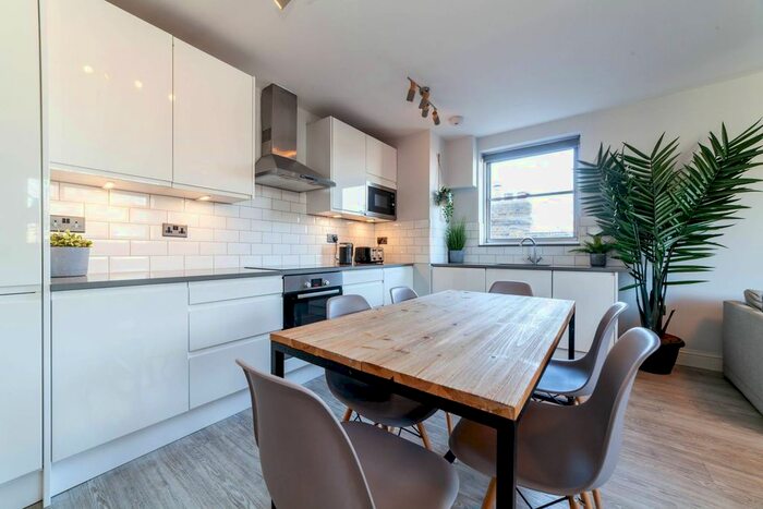 2 Bedroom Flat To Rent In Cromwell Road, Kensington, London, SW5
